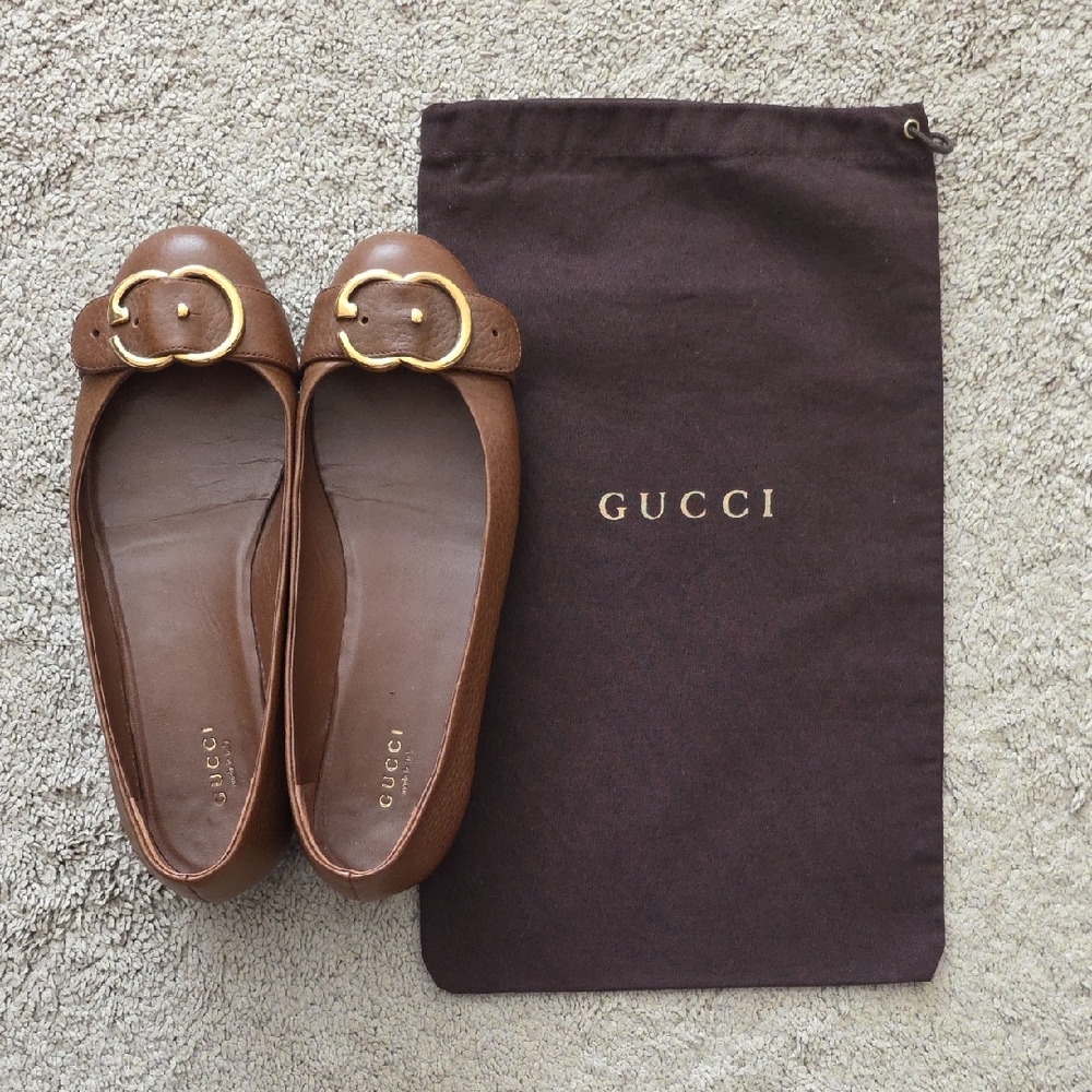 Gucci Women's Brown Flats with Gold Buckle